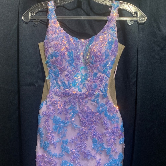 Formal dress - Picture 4 of 5